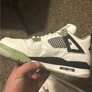 Retro 4 Jordan’s women size 8 white black and green
